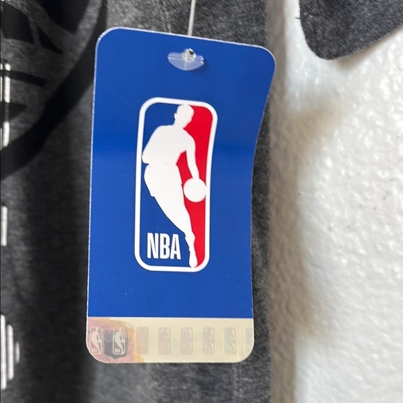 Gray Crew Neck Tee with Vertical Golden Star WARRIORS Graphic size M - Picture 4 of 6